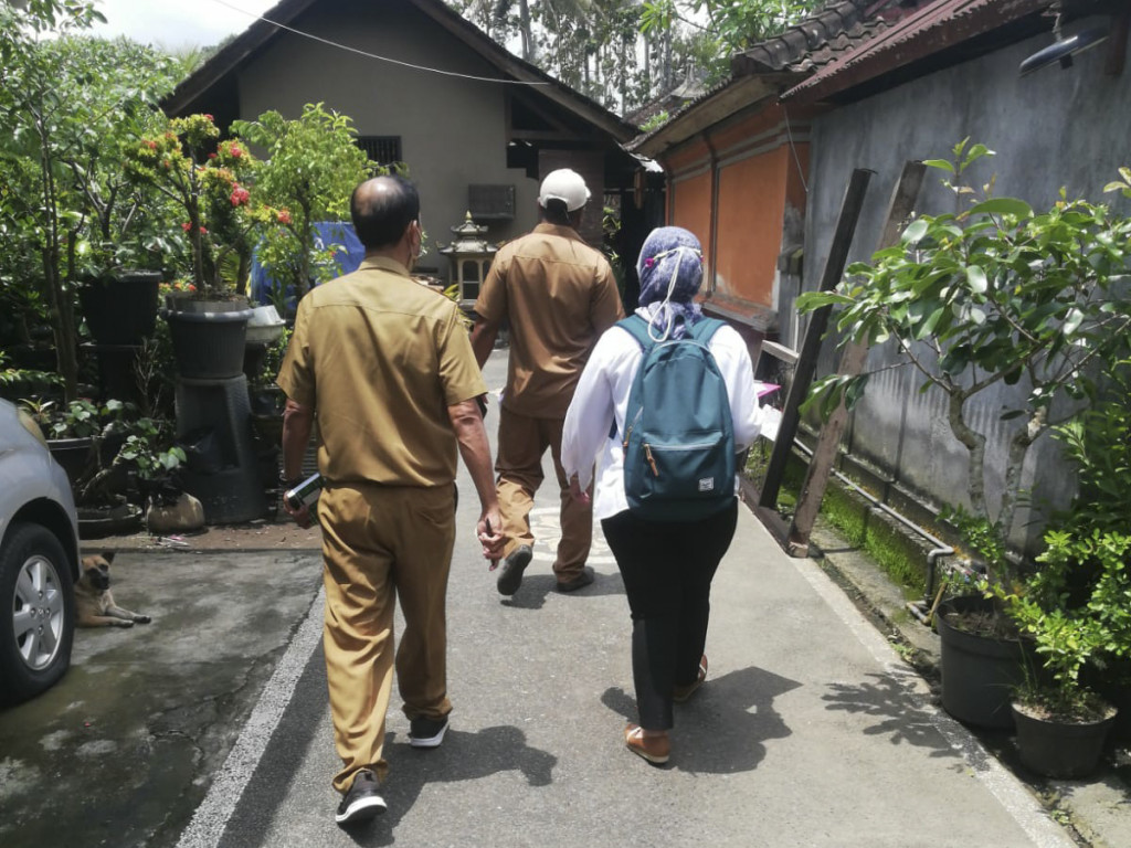 BPK CEK PENYALURAN BLT DANA DESA DI CARANGSARI, TURUN LANGSUNG KE RUMAH KELUARGA PENERIMA MANFAAT
